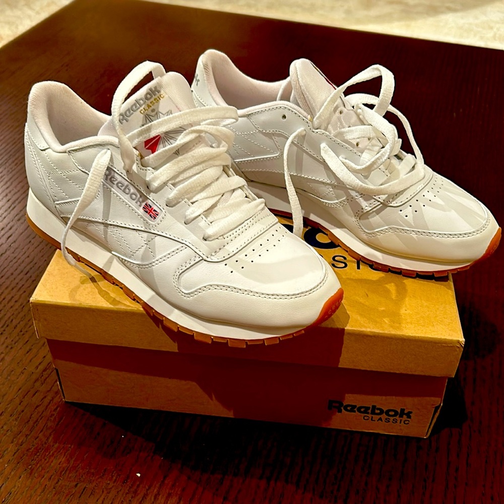 NIB White Reebok Classic Sneakers SIZE 7.5